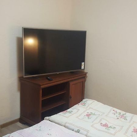 Pod Srebrna Roza Apartment Checiny  Bagian luar foto