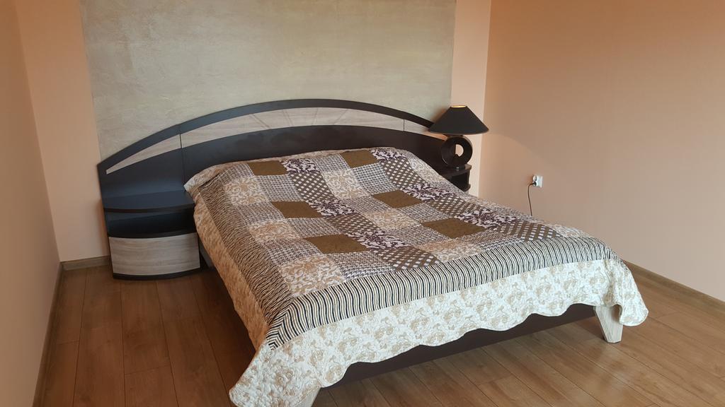 Pod Srebrna Roza Apartment Checiny  Bagian luar foto