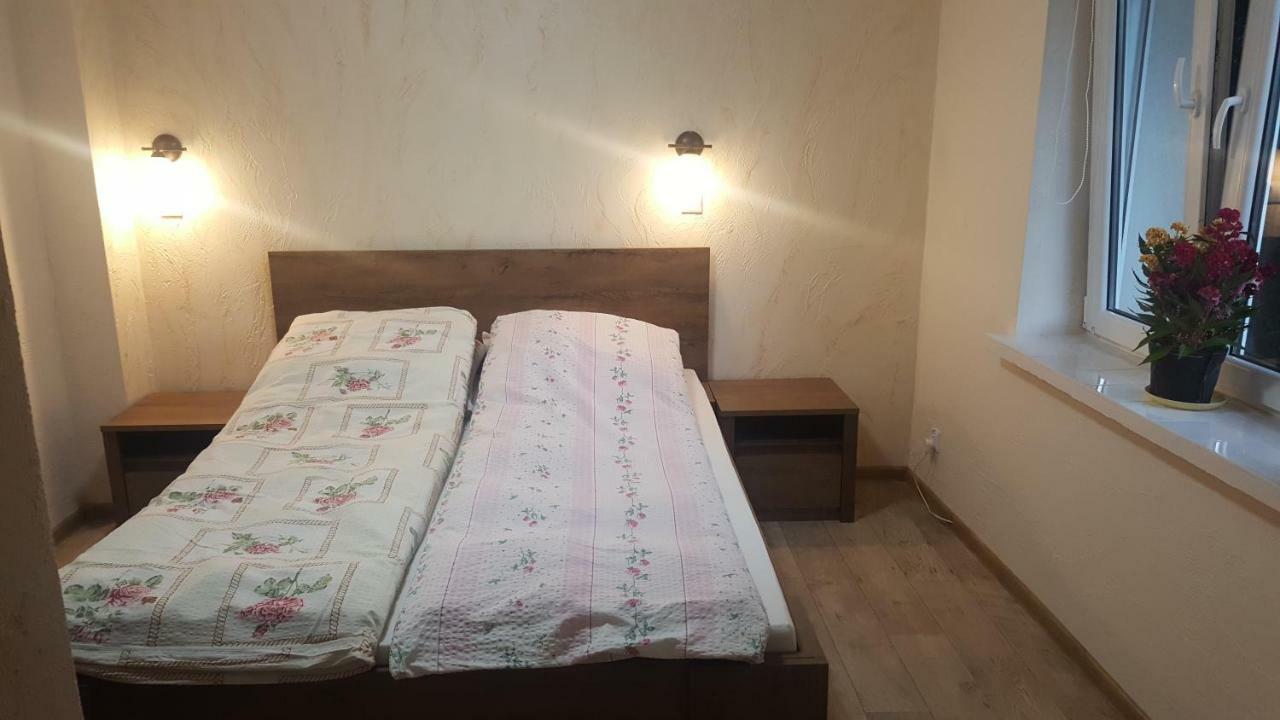 Pod Srebrna Roza Apartment Checiny  Bagian luar foto